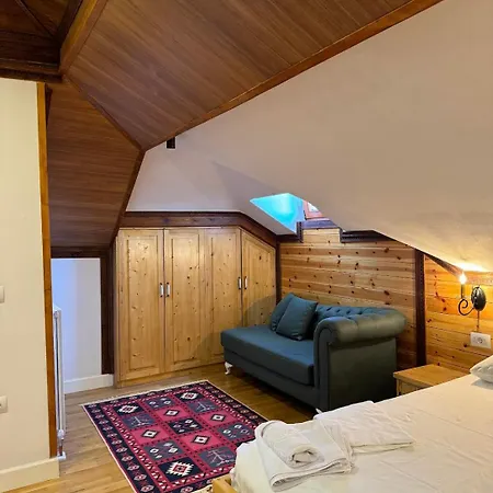 Mari's Hotel